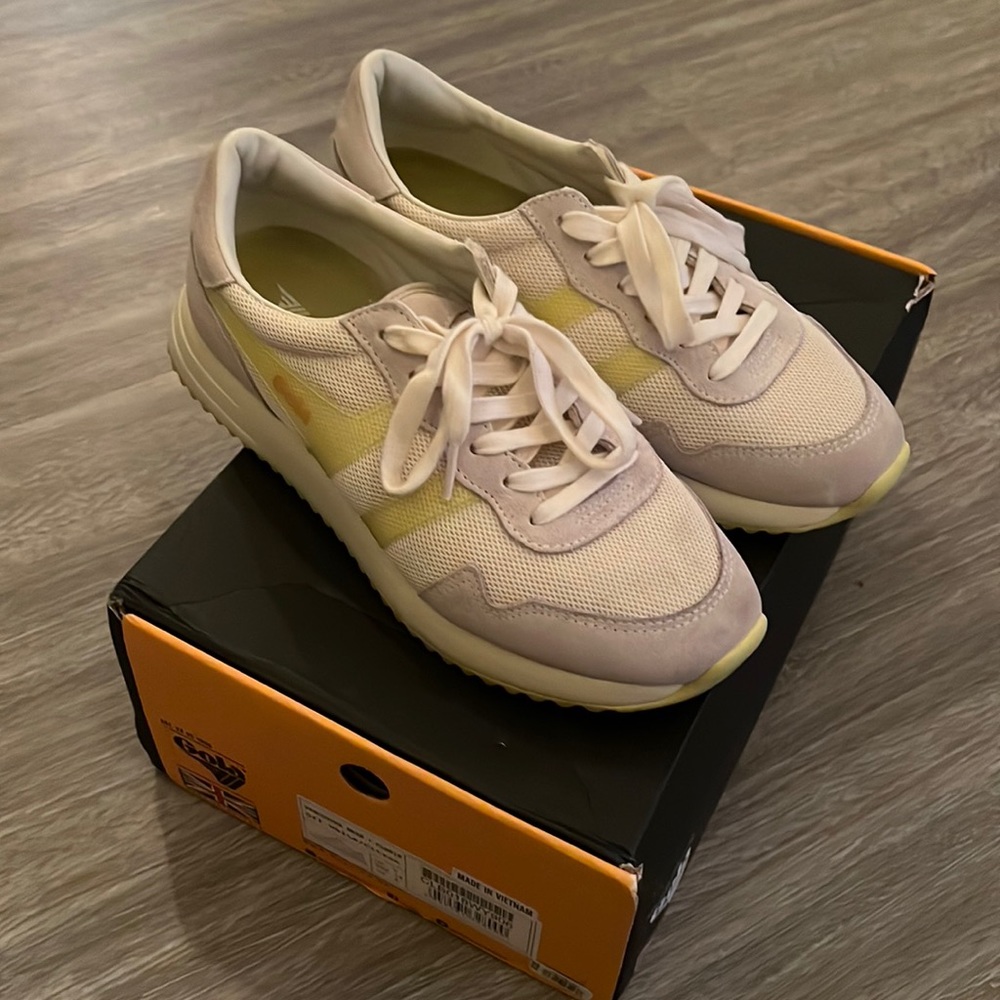Hardly worn Gola kicks 👀